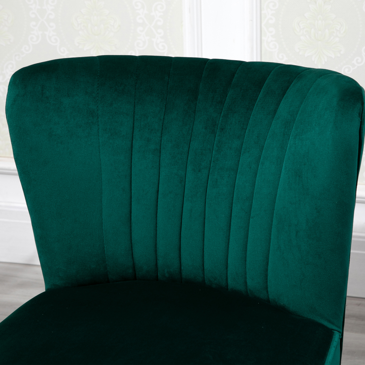 HOMCOM Velvet Accent Tub Chair - Green, Plush Comfort for Any Room